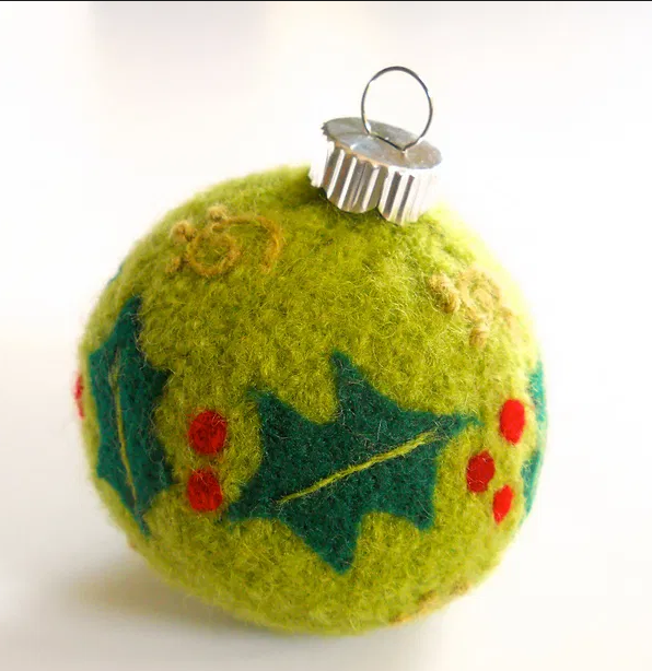 Holly-Dazzle Ornament / Pincushion Class