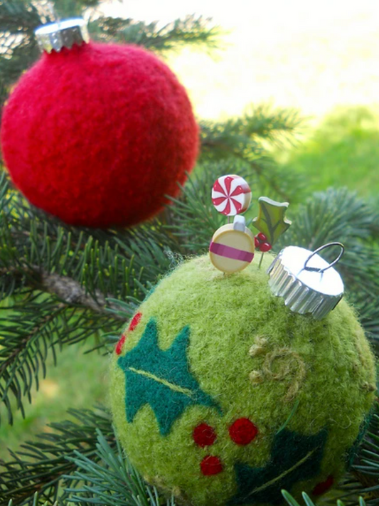 Holly-Dazzle Ornament / Pincushion Class